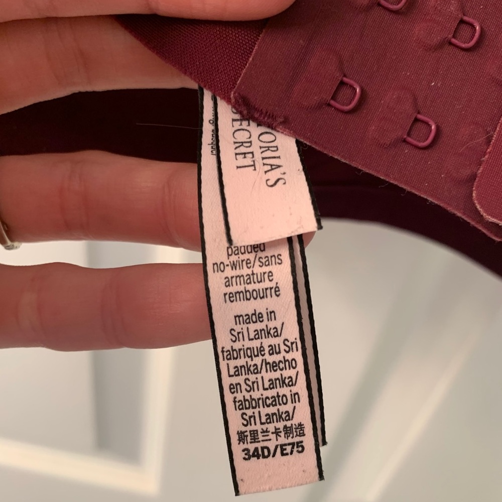 Bras - Picture 8 of 9